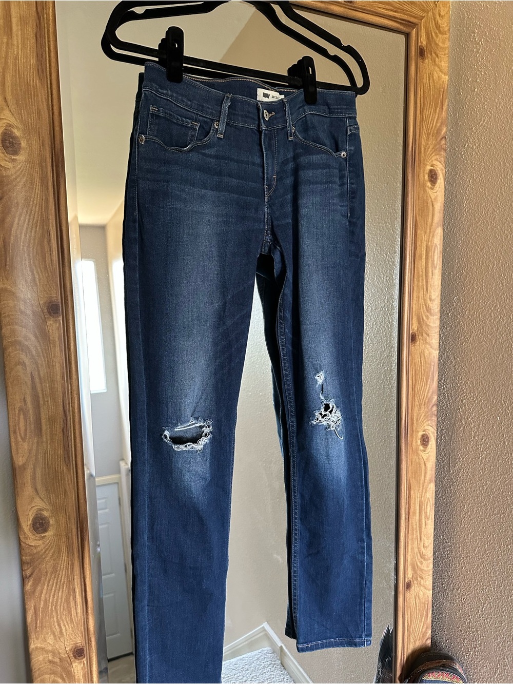 524 Levi's Women's Dark Blue Skinny Jeans with Knee Rips